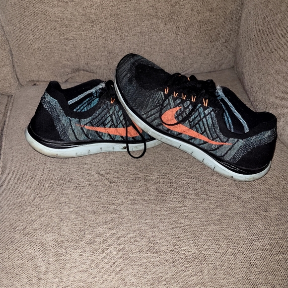 Nikes - Picture 4 of 5